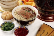 做好一碗牛羊肉泡馍，需要99道标准程序